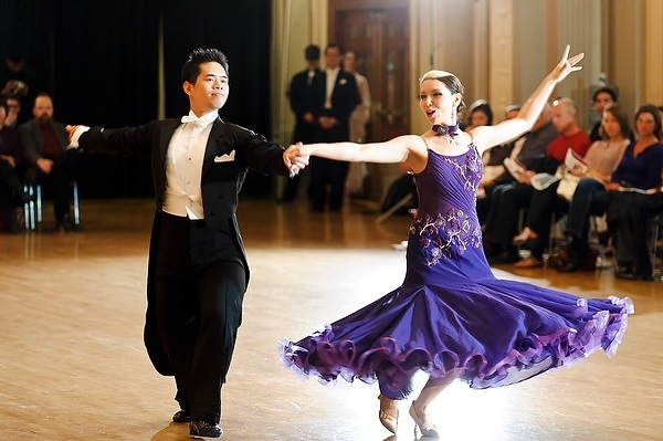 Foto Gerakan Tari Modern Tari Waltz