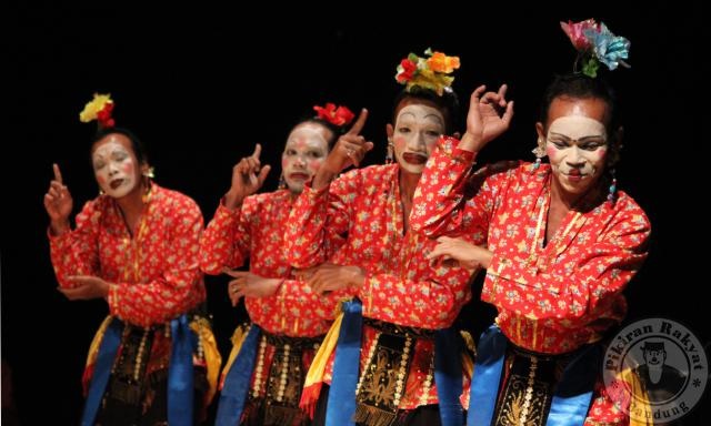 Foto Gerakan Tari Ronggeng Bugis Tari Jawa Barat