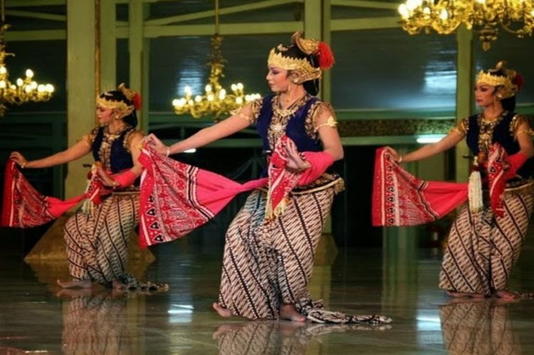 Foto Gerakan Tari Serimpi Tari Jawa Tengah