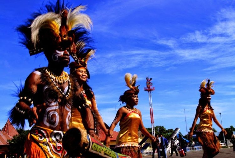 Foto Gerakan Tari Suanggi Tari Papua