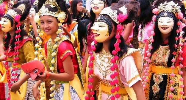 Foto Gerakan Tari Topeng Dinaan Tari Jawa Barat