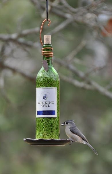 Tempat Pakan Burung contoh Kerajinan dari Botol Bekas