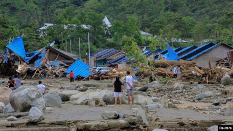 pengertian banjir yang memberikan dampak bagi kegiatan sosial dan ekonomi masyarakat