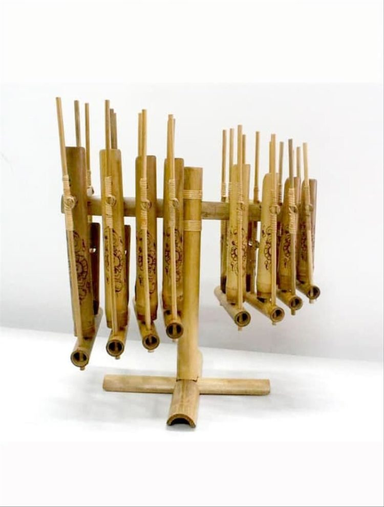 kerajinan dari bambu alat musik angklung