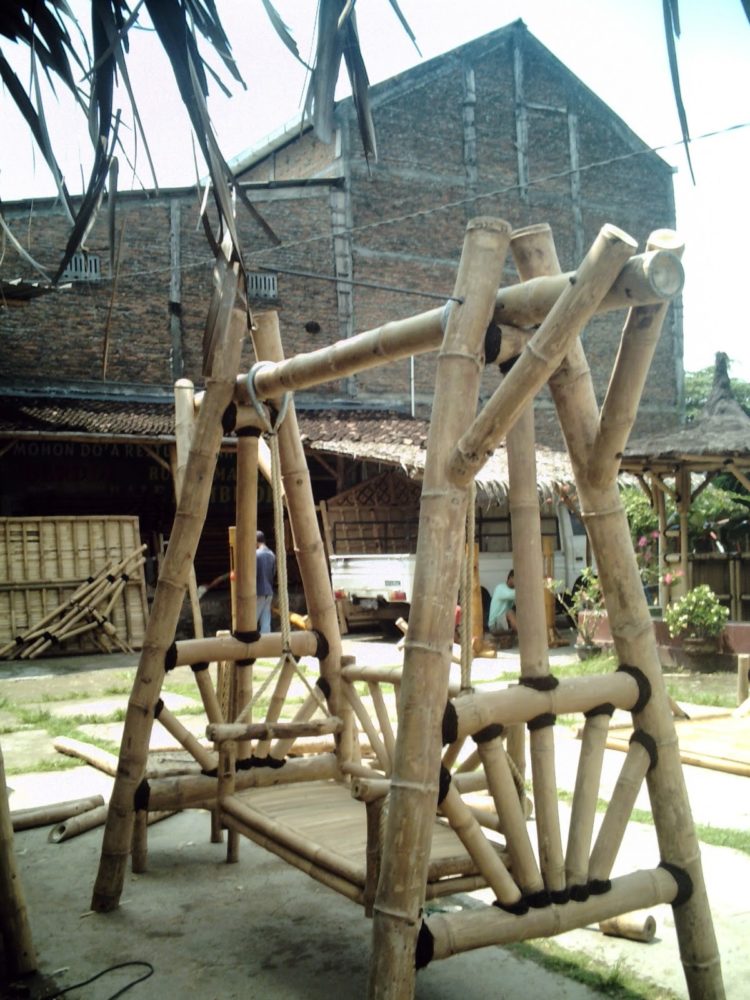 kerajinan dari bambu swing
