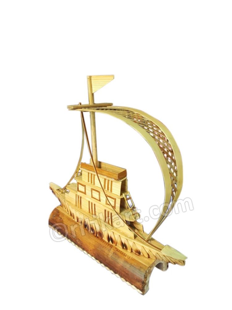 kerajinan dari bambu miniatur kapal laut