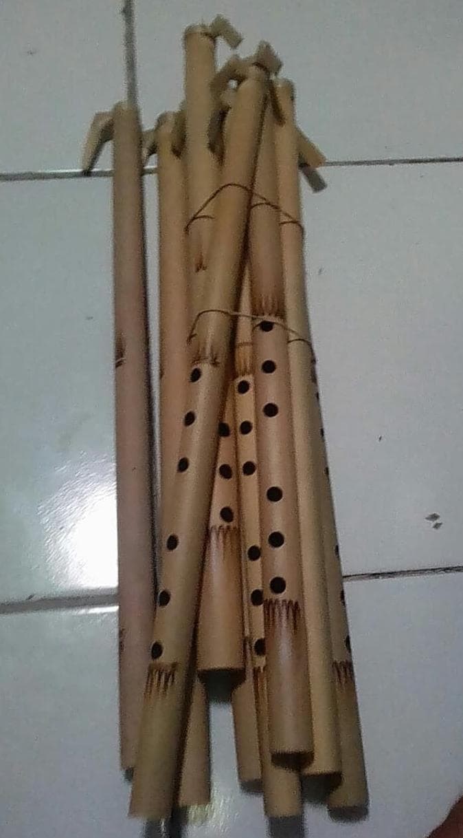 kerajinan dari bambu seruling tradisional