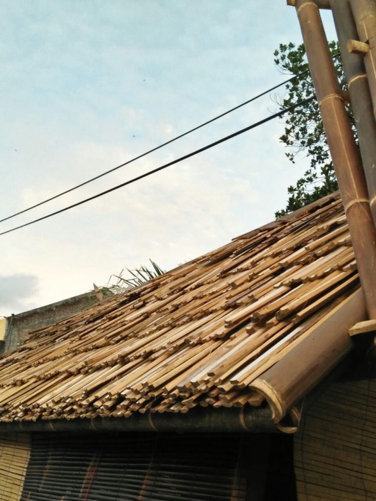 kerajinan dari bambu atap tadah hujan