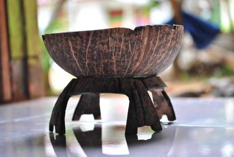 Gambar kerajinan dari batok kelapa asbak