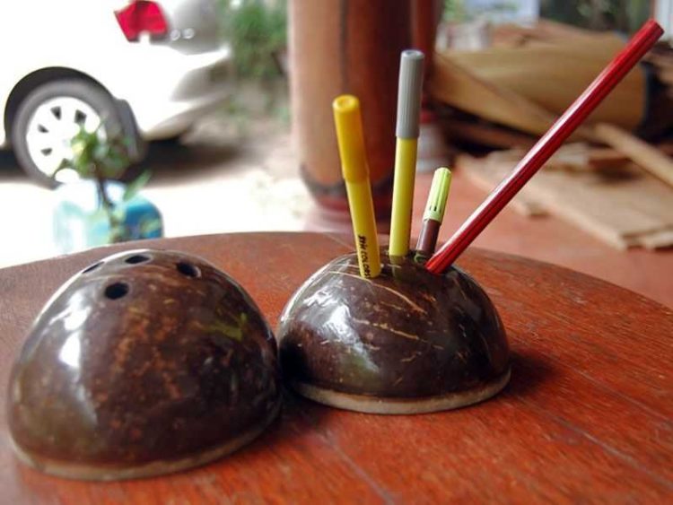 Gambar kerajinan dari batok kelapa tempat pensil