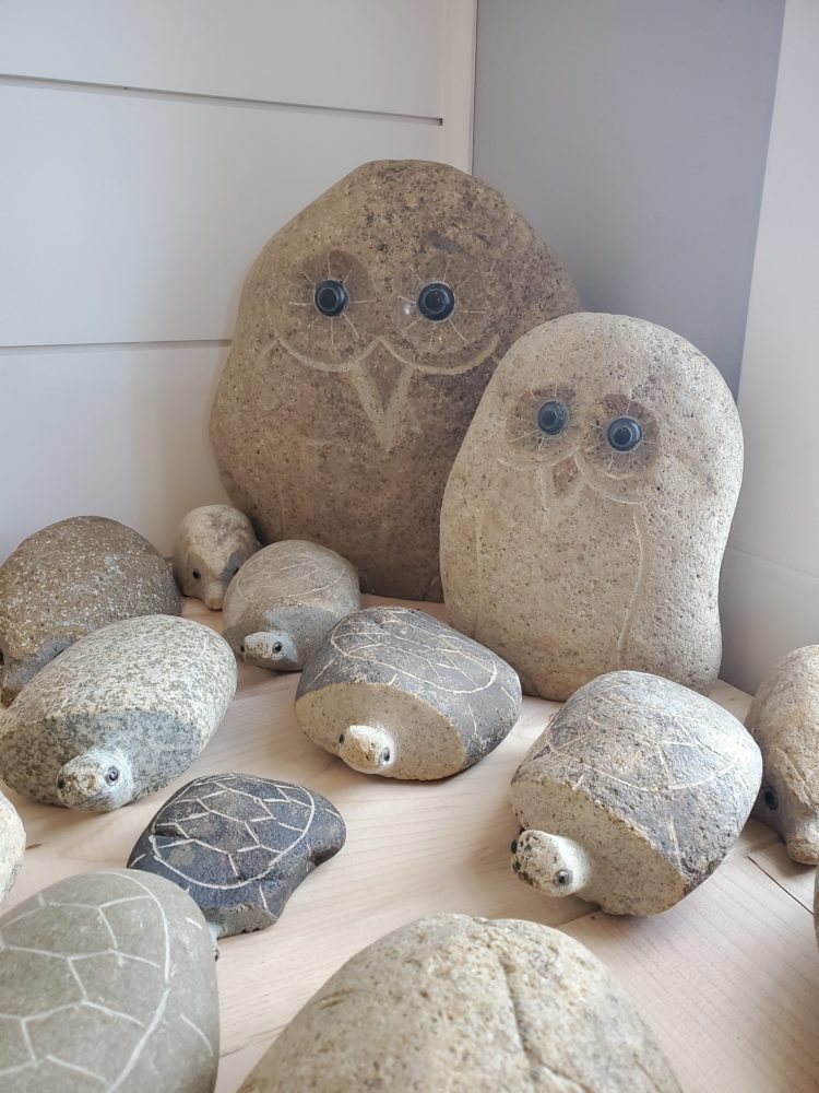 kerajinan dari batu replika hewan