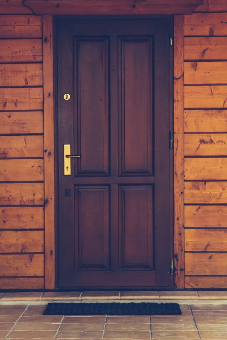 kerajinan dari kayu pintu rumah