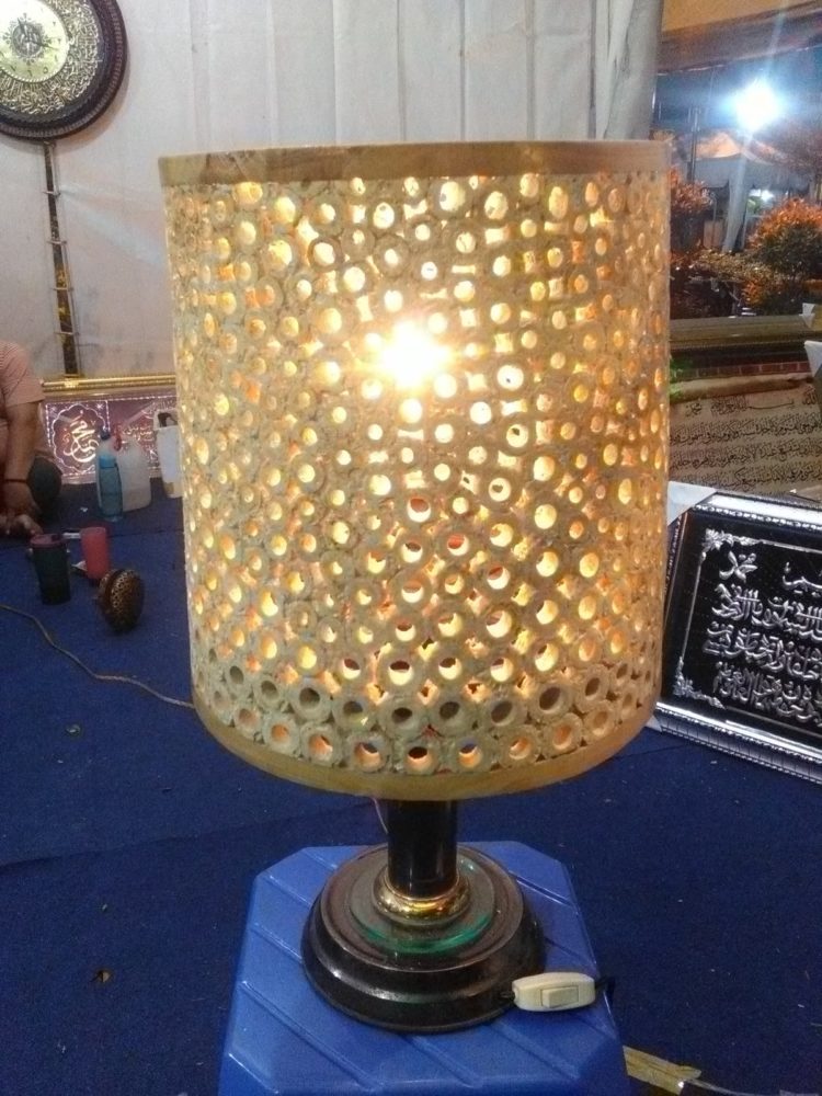 kerajinan dari limbah organik kap lampu bonggol jagung