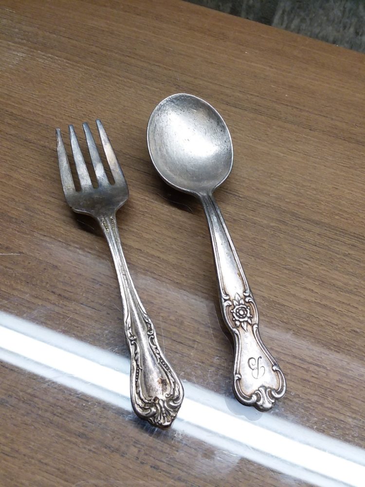 kerajinan dari logam alat makan sendok garpu