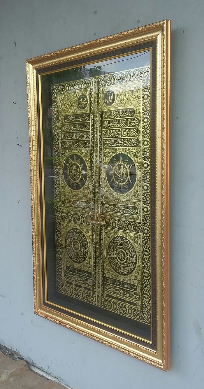 kerajinan dari logam kaligrafi emas