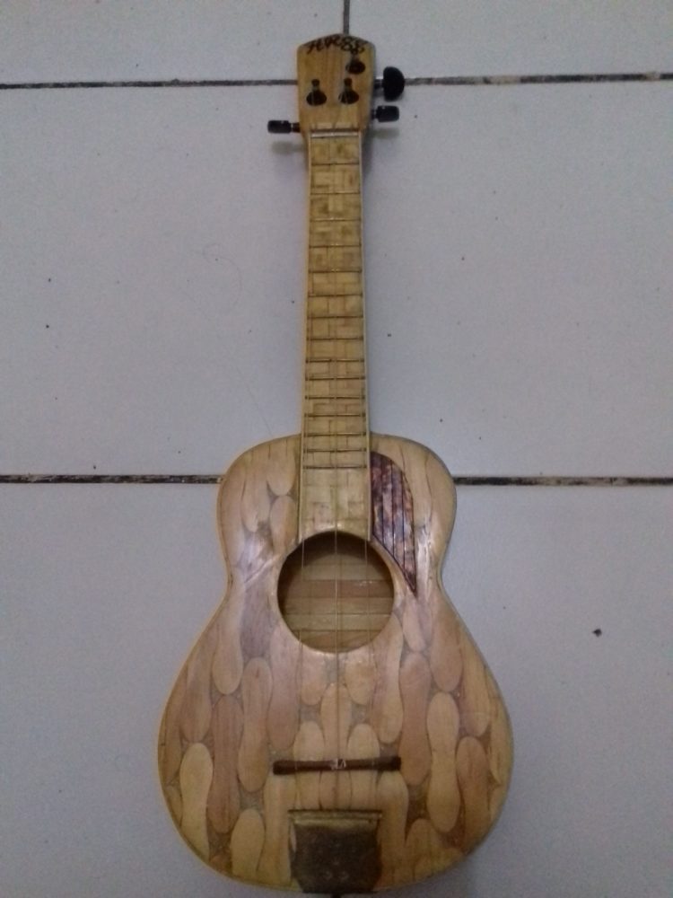 kerajinan stik es krim ukulele