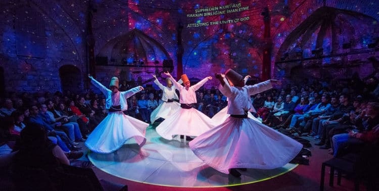 Foto pertunjukan tari sufi di Hodjapasha