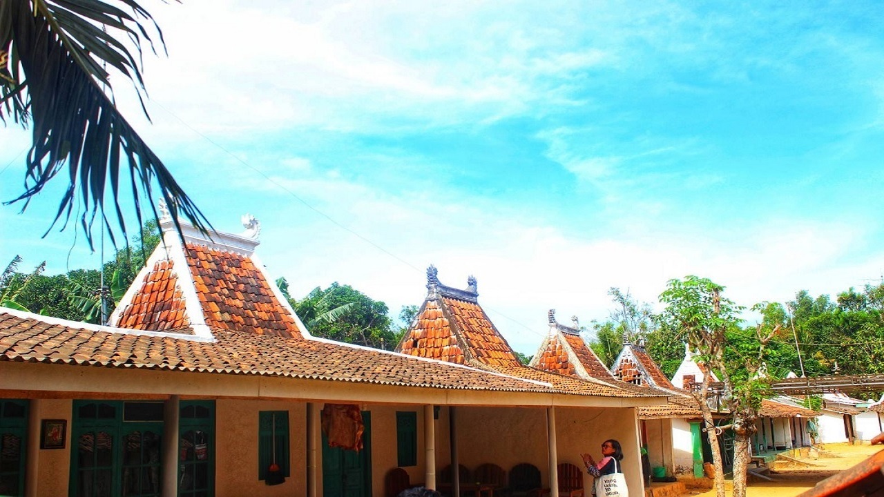 Rumah Adat Madura Tanean Lanjhang