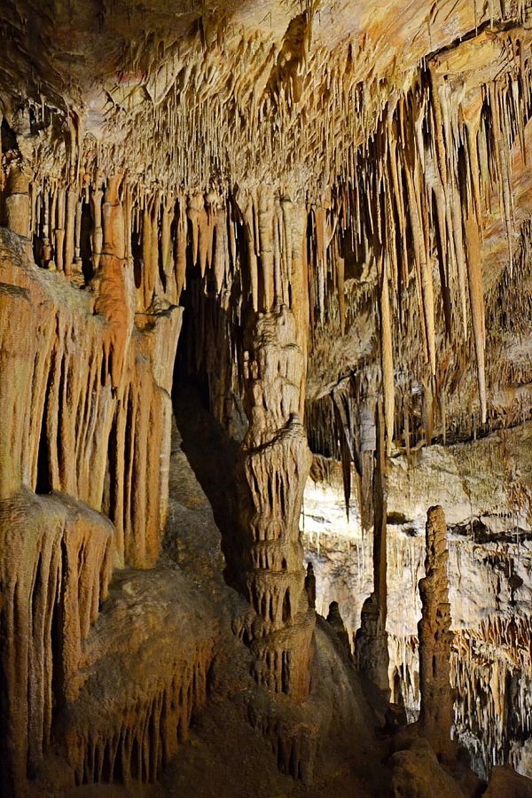 Gambar Jenis Batuan Stalaktit dan Stalagmit