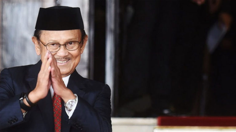 Artikel Kebijakan Habibie