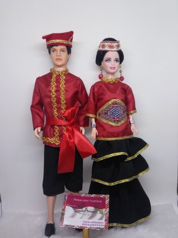Pakaian Adat Sulawesi Tengah Manekin Display