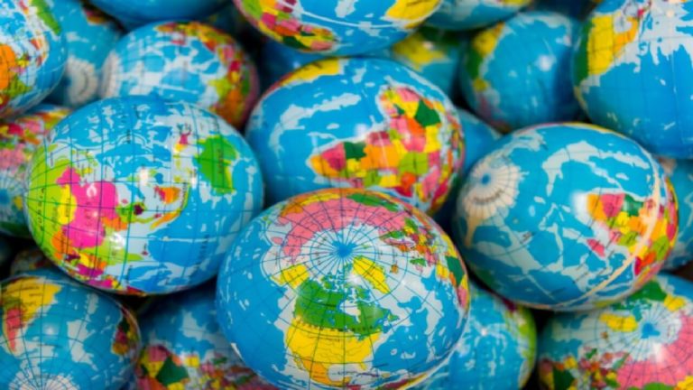 pengertian geografi dan globe