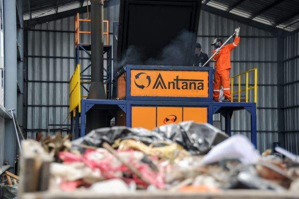 Gambar Penghancuran Sampah Anorganik dalam Pengertian Limbah