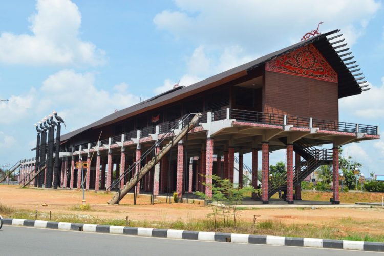 Contoh Rumah Adat Kalimantan Barat Betang Radakng