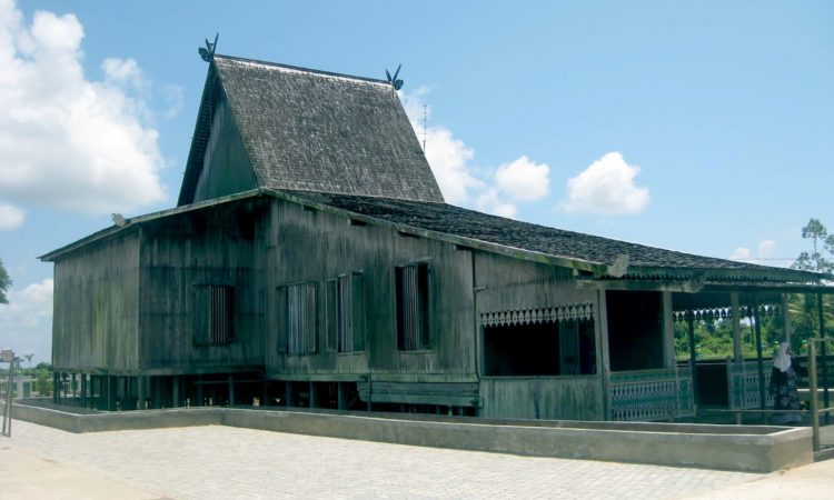 Contoh Rumah Adat Kalimantan Selatan Rumah Bubungan Tinggi