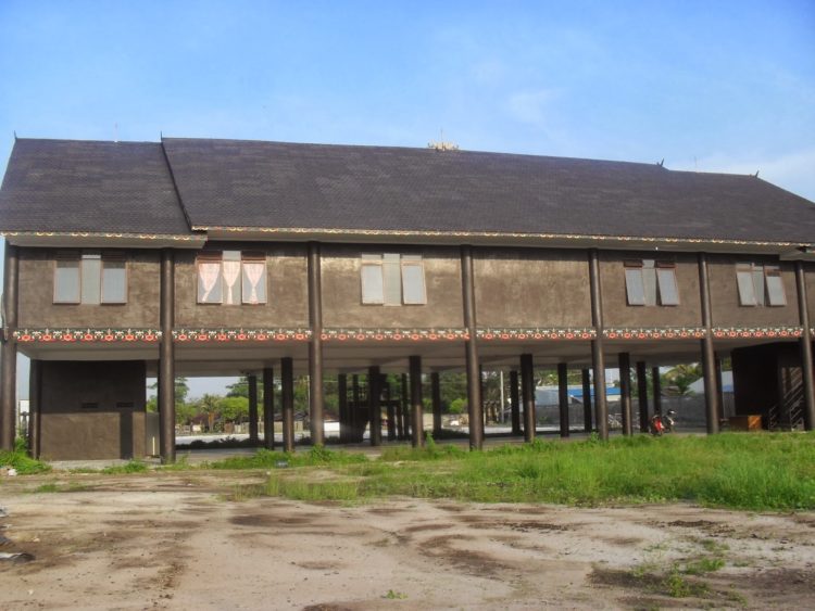 Contoh Rumah Adat Kalimantan Tengah Rumah Betang Desa Tumbang Bukoi