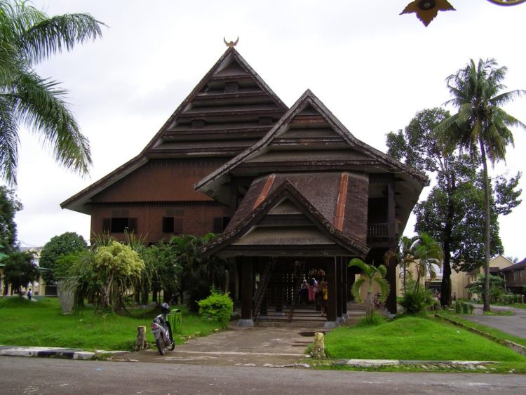 Rumah Adat Sulawesi Selatan dari Suku Bugis