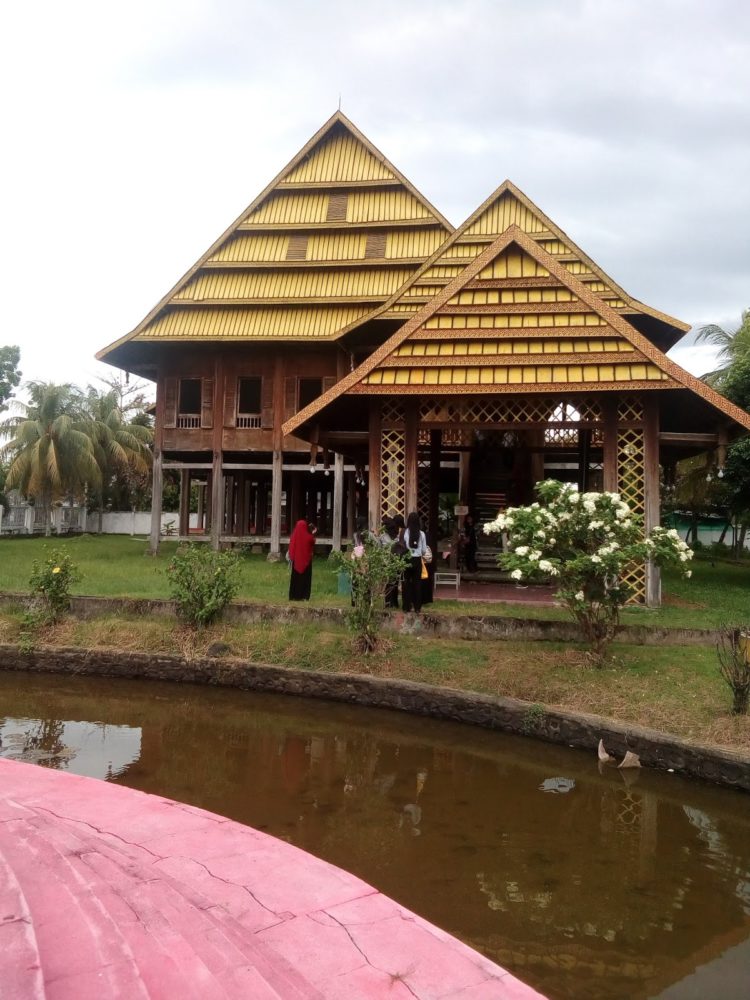 Rumah Adat Sulawesi Selatan Langkanae Tampak Depan