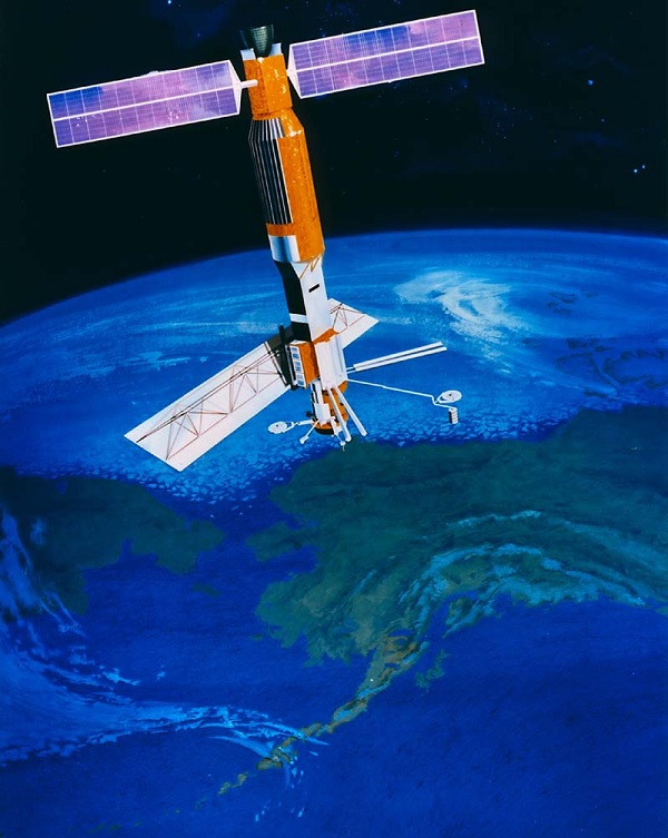 Gambar Satelit Buatan dalam Pengertian Tata Surya