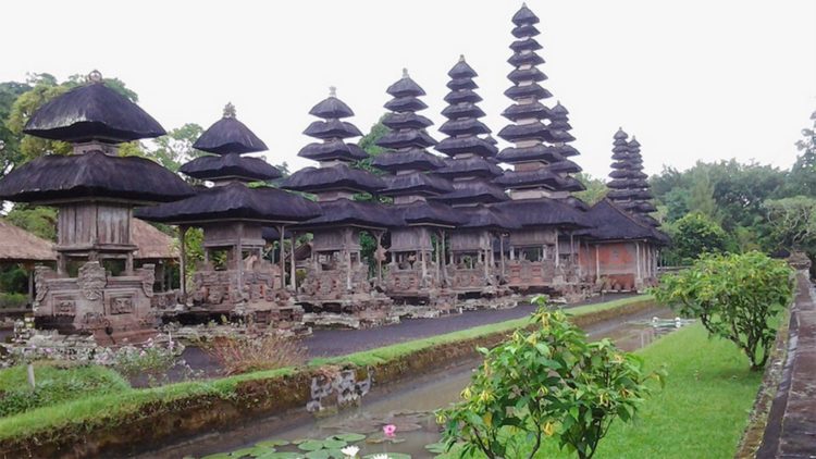 kerajaan bali mencapai puncak kejayaan pada