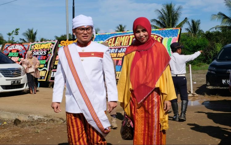 gambar pakaian adat sulawesi barat suku mamasa