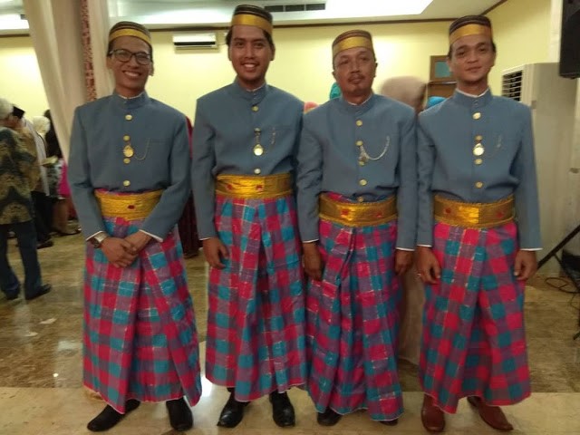 pakaian adat sulawesi selatan baju tutu pria