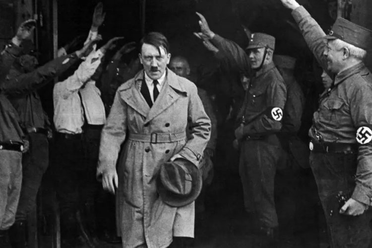 Gambar perjanjian Versailles munculnya Kekuasaan Hitler