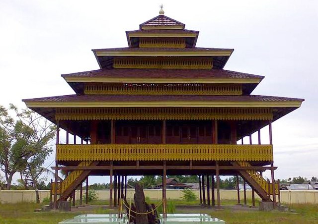 rumah adat sulawesi tengah