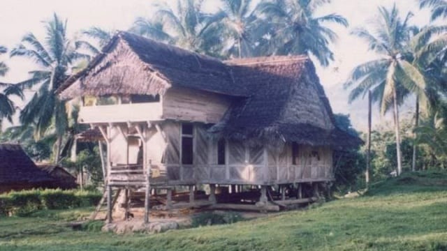 rumah adat sulawesi barat suku kalumpang