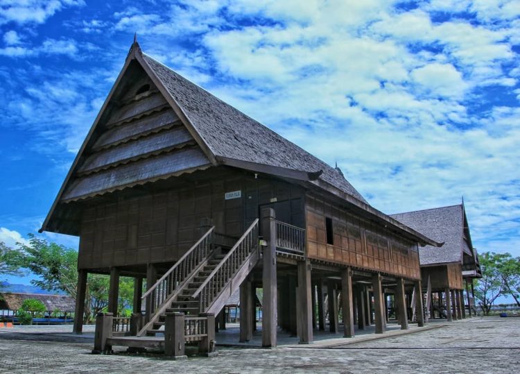 rumah adat sulawesi barat