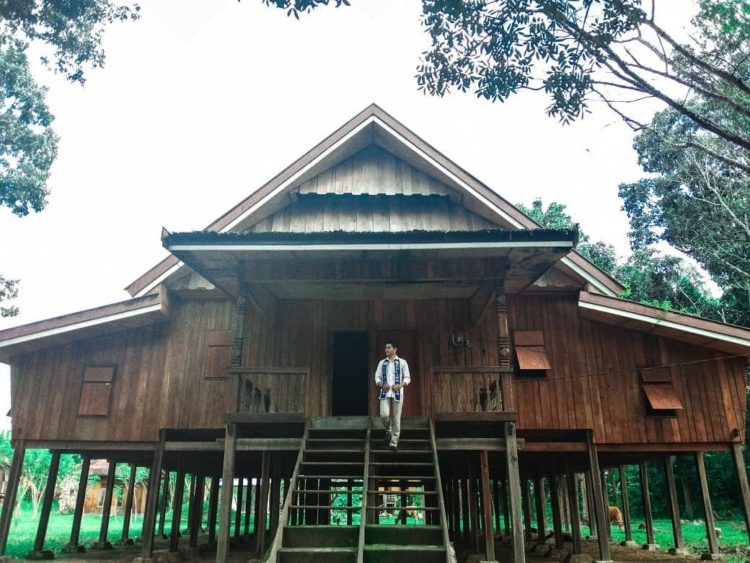 rumah adat sulawesi tenggara dan gambarnya