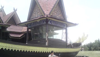 rumah adat sulawesi potiwaluya