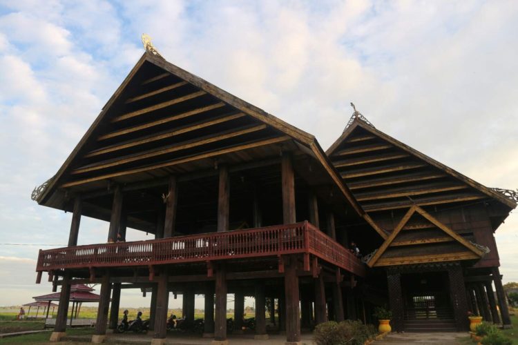 foto rumah adat sulawesi selatan