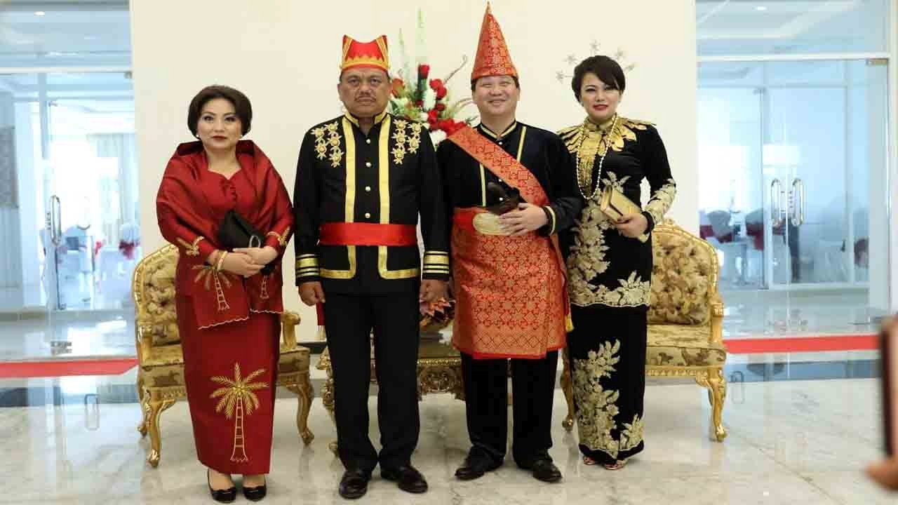 7+ Pakaian Adat Sulawesi Utara (NAMA, PENJELASAN, GAMBAR)
